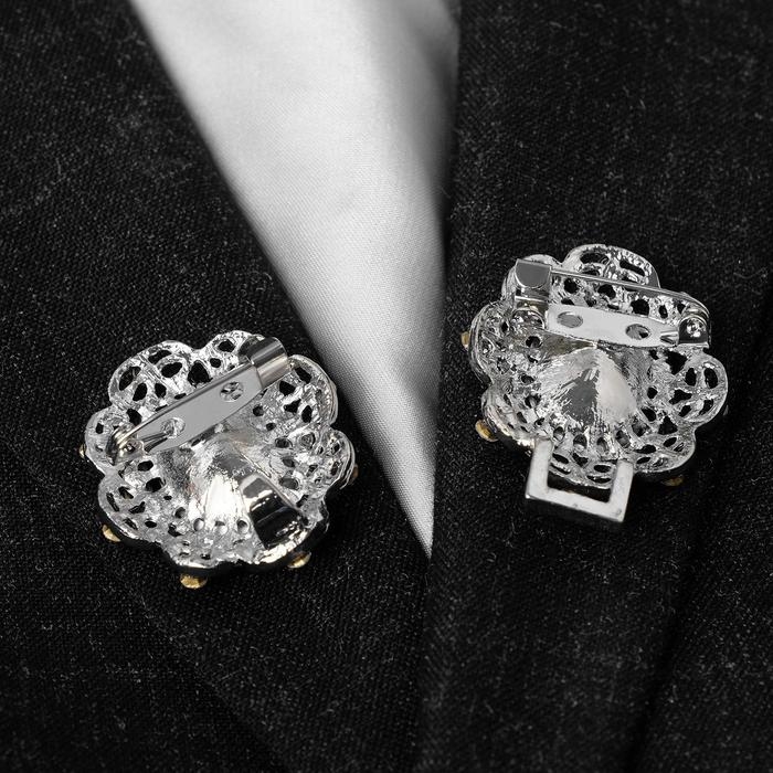 Зажим для кардигана «Акцент», цвет белый в серебре Зажим для кардигана «Акцент», цвет белый в серебре