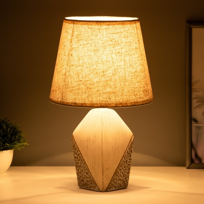 Настольная лампа Настольная лампа "Ариса" Е14 40Вт белый 20х20х32 см