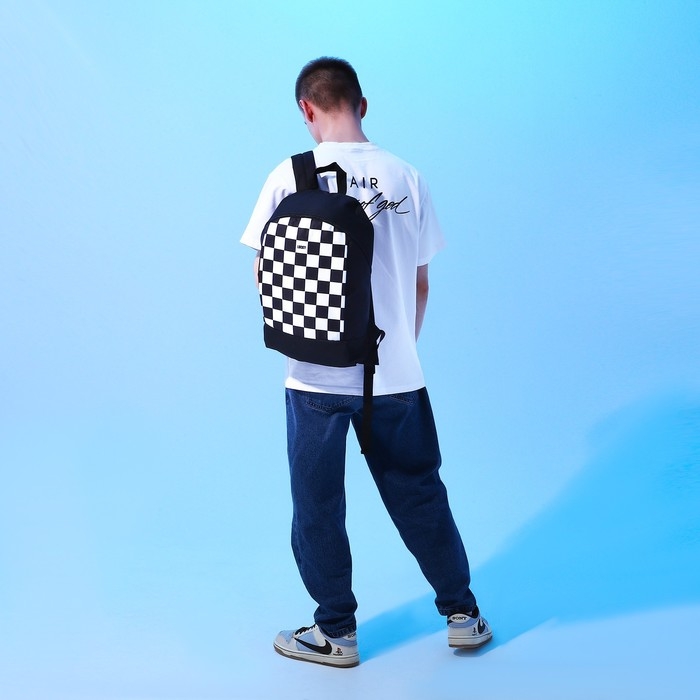 Рюкзак школьный текстильный Lucky, 46х30х10 см, вертикальный карман, цвет чёрный Рюкзак школьный текстильный Lucky, 46х30х10 см, вертикальный карман, цвет чёрный