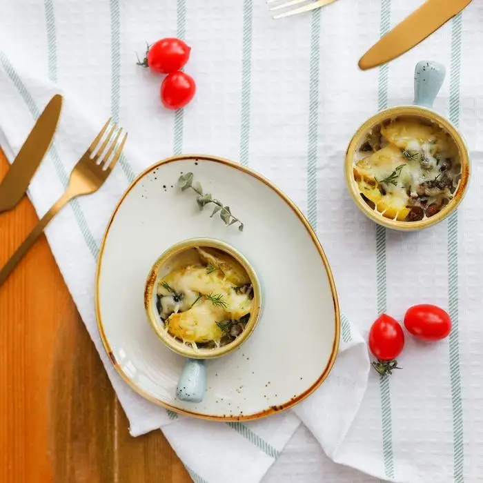 Блюдо фарфоровое для подачи Magistro «Церера», 18,2×16,3 см, цвет белый Блюдо фарфоровое для подачи Magistro «Церера», 18,2×16,3 см, цвет белый