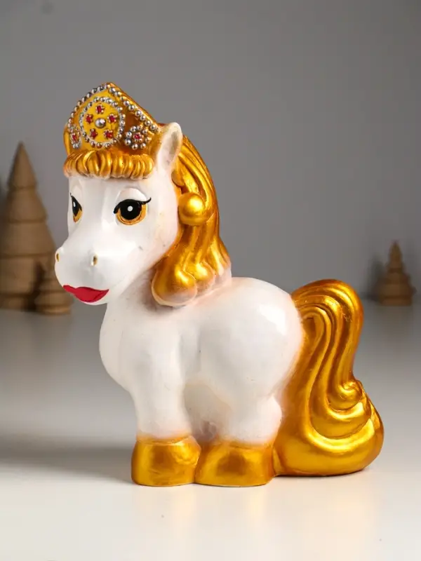 Копилка "Лошадь в кокошнике" 23х17,5х10 см, белый с золотом
