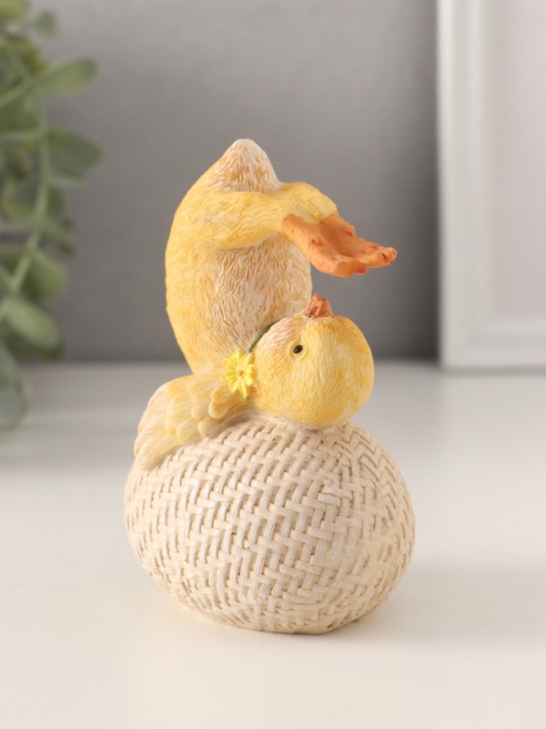 Сувенир полистоун  Сувенир полистоун "Цыплёнок на яйце - йога" 7,5х5,5х11 см