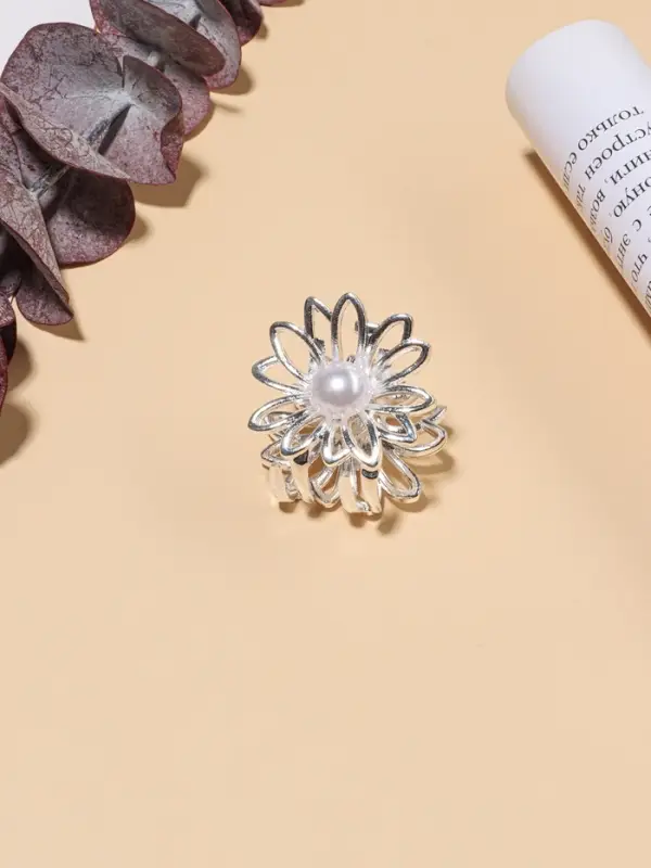 Крабик для волос «Ромашка», 2.2×2 см, серебро Крабик для волос «Ромашка», 2.2×2 см, серебро