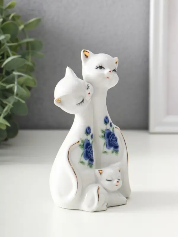 Фигурка керамика &laquo;Две кошки с котёнком&raquo;, 13&times;8 см