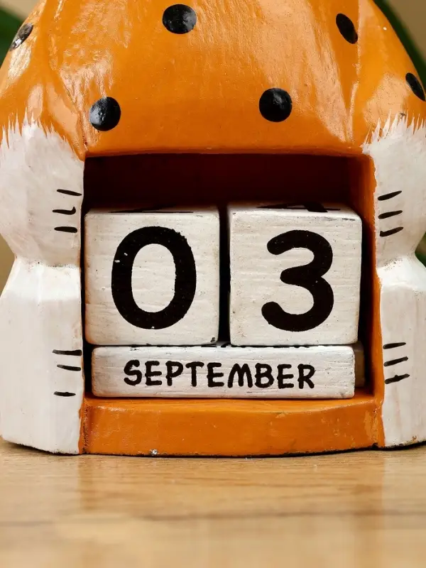 Календарь настольный «Котенок», 10×6×21 см, дерево Календарь настольный «Котенок», 10×6×21 см, дерево