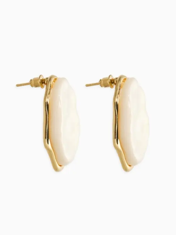 Серьги акрил мятый "Овал", цвет молочный в золоте