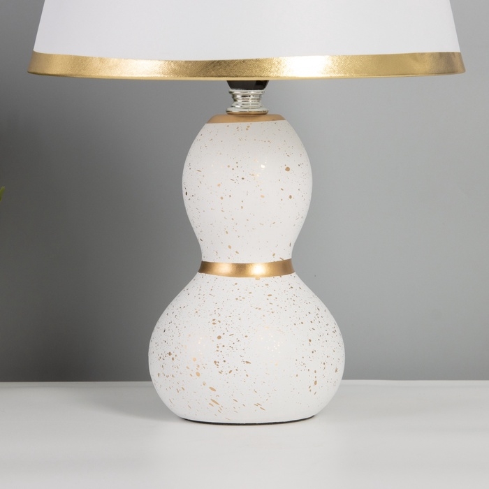 Лампа настольная Лампа настольная "Изгиб" 1х40Вт Е14белый/золото 22,5х22,5х35см