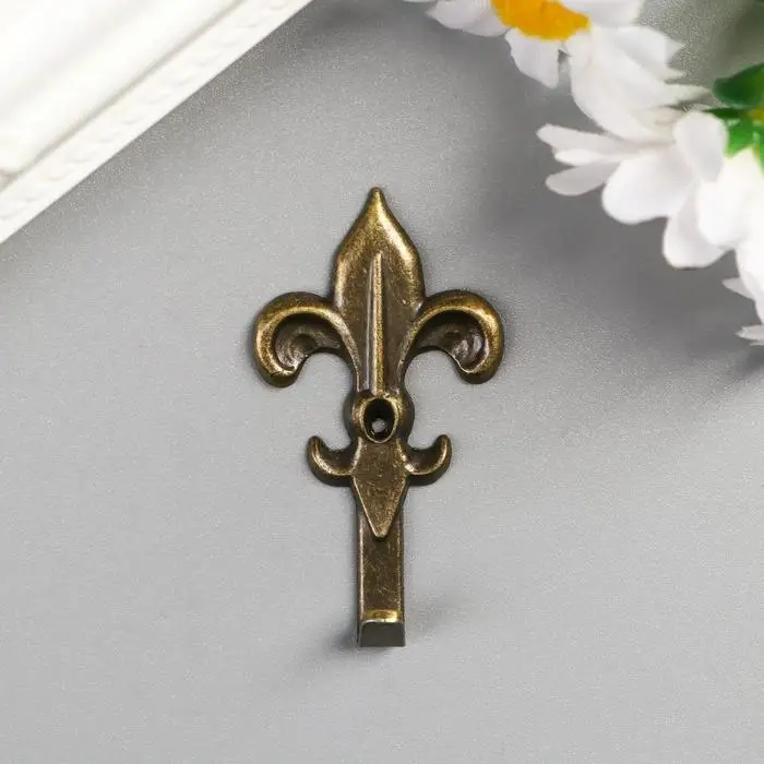 Крючок металл Крючок металл "Геральдическая лилия" бронза 4,6х2,5х1 см