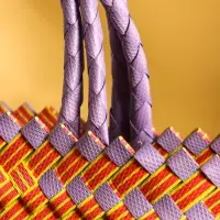 Сумка плетёная пластиковая 20х10х30 см, цв. сиренево-жёлтый Сумка плетёная пластиковая 20х10х30 см, цв. сиренево-жёлтый