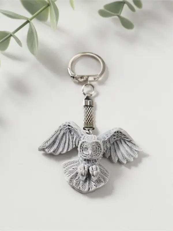 Брелок "Сова полярная с расправленными крыльями" (барельеф) , 4,1см