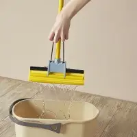 Швабра с отжимом и сменной насадкой ПВА тм VETTA, телеск. ручка 120см, 1 ряд роликов