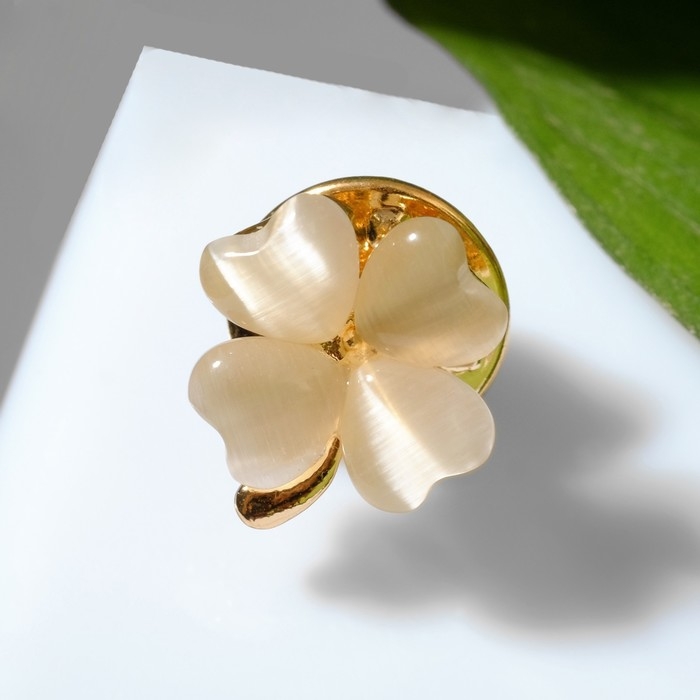 Значок Значок "Клевер" четырёхлистный, цвет бежевый в золоте