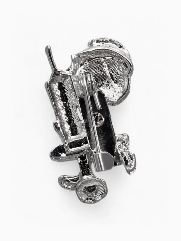 Брошь &laquo;Медсестра&raquo;, с уколом, цветная в серебре