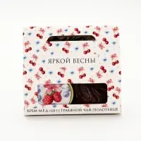 Набор с крем-мёдом, чаем и полотенцем в коробке "Весенний паттерн"