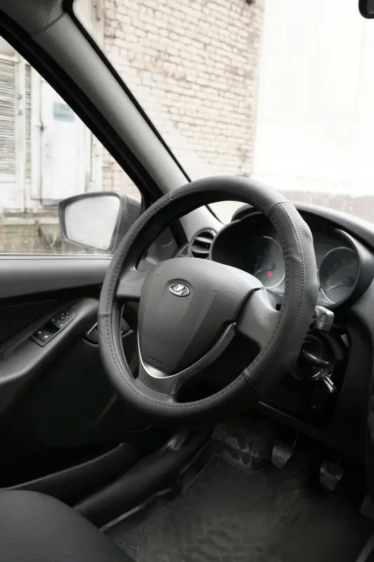 Оплетка на руль (нат. кожа) AVS GL-930M-B (размер M, черный) - Серия "Classic"