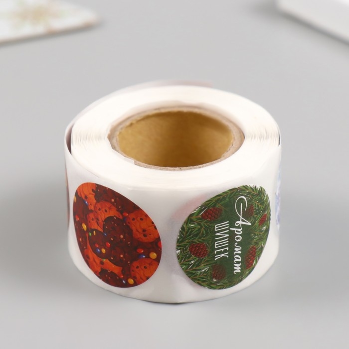 Наклейка бумага Наклейка бумага "Пряный Новый год" d=2,5 см 252 шт в рулоне