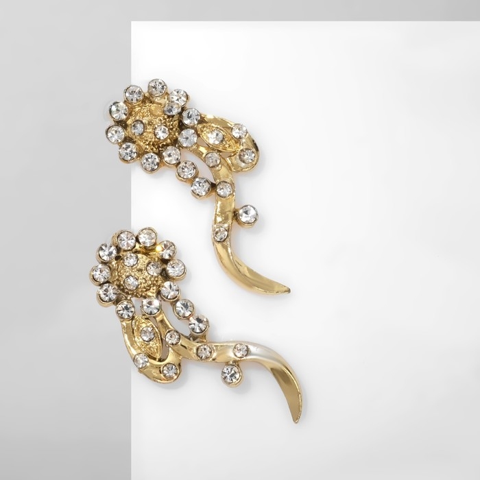 Серьги со стразами «Цветы» изгибы, цвет белый в золоте