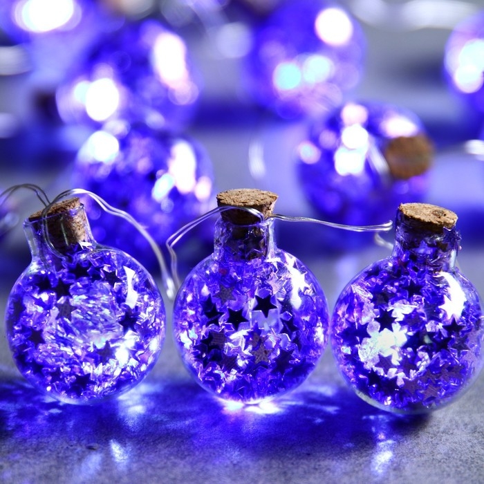 Гирлянда «Нить» 1.6 м с насадками «Синие шарики», IP20, серебристая нить, 15 LED, батарейки ААх2 (нет в комплекте), свечение белое Гирлянда «Нить» 1.6 м с насадками «Синие шарики», IP20, серебристая нить, 15 LED, батарейки ААх2 (нет в комплекте), свечение белое