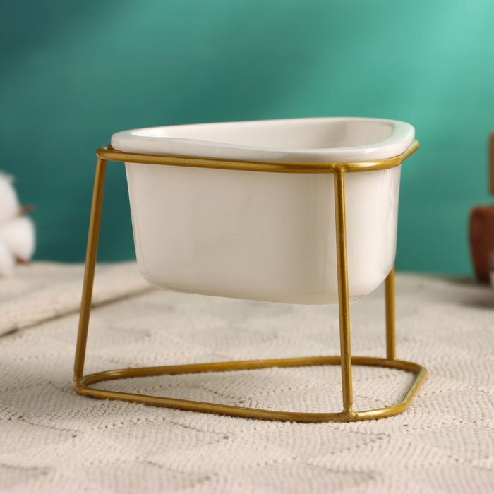 Горшок Горшок "Треугольник" на подставке, золото, 13х11х9см