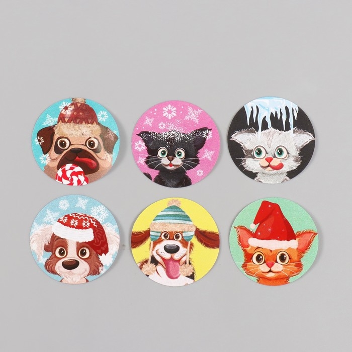 Наклейка бумага Наклейка бумага "Котики и пёсики со снежинками" d=2,5 см 252 шт в рулоне