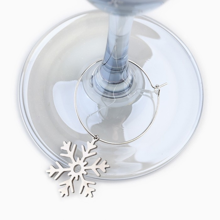 Подвески на ножки бокала новогодние «Новый год подарит сказку» на Новый год, 3 шт,, диам, 3 см Подвески на ножки бокала новогодние «Новый год подарит сказку» на Новый год, 3 шт,, диам, 3 см