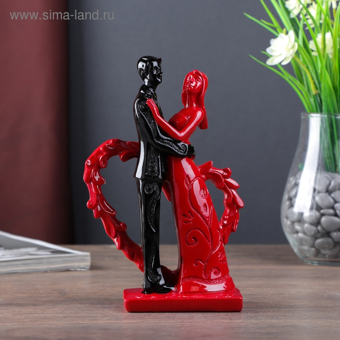 Сувенир полистоун  Сувенир полистоун "Молодожёны у сердца" красно-чёрный 18,7х11,8х5,7 см
