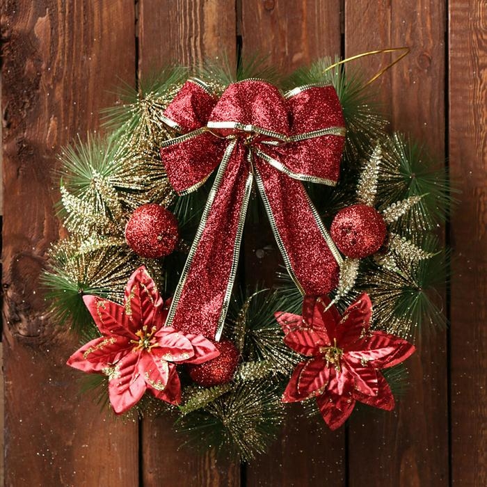 Венок новогодний d-28 см  Венок новогодний d-28 см "Бантик" с красными цветами