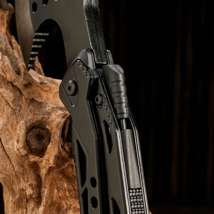 Мультитул с плоскогубцами и топором Мультитул с плоскогубцами и топором