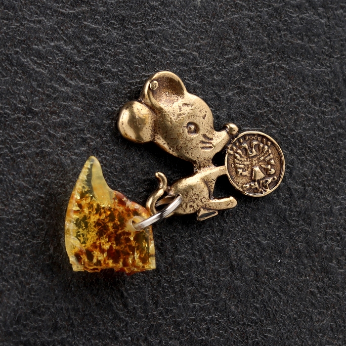 Брелок талисман  Брелок талисман "Мышь богатая", латунь, янтарь