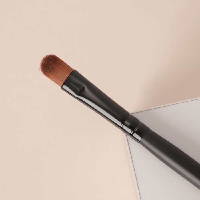 Кисть для макияжа, двусторонняя, 13,5 (+/- 1) см, цвет чёрный Кисть для макияжа, двусторонняя, 13,5 (+/- 1) см, цвет чёрный