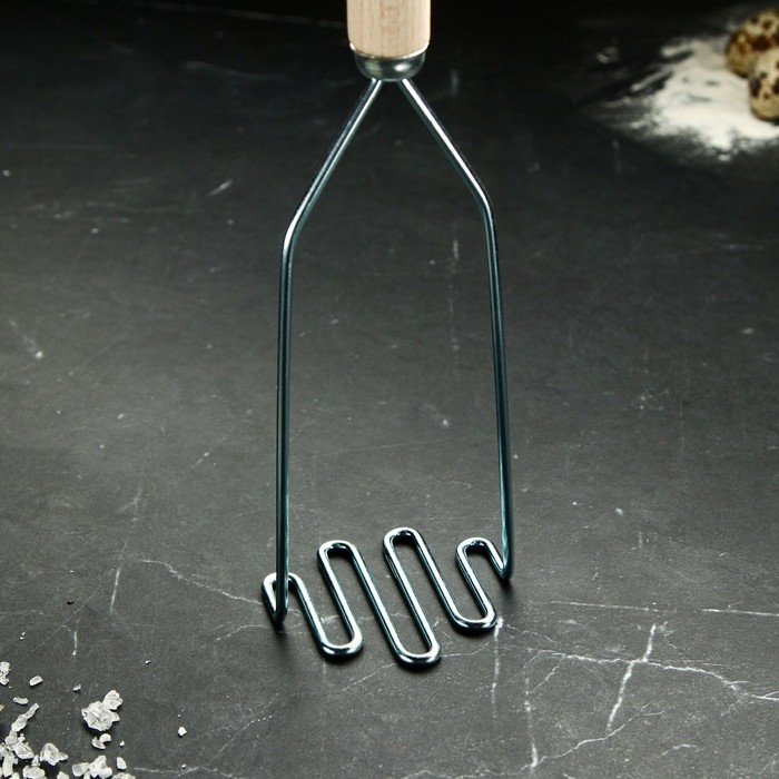 Толкушка с деревянной ручкой «Змейка», 27 см Толкушка с деревянной ручкой «Змейка», 27 см