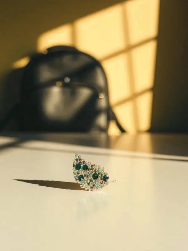 Брошь &laquo;Листочек&raquo;, зелёная в золоте