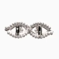 Зажим для кардигана "Ажур", глазки, цвет белый в серебре Зажим для кардигана "Ажур", глазки, цвет белый в серебре