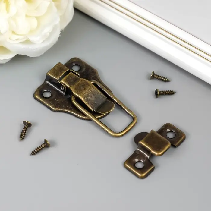 Замок металл для шкатулок. сундуков бронза + гвозд. набор 3 шт 5,8х4х1 см Замок металл для шкатулок. сундуков бронза + гвозд. набор 3 шт 5,8х4х1 см