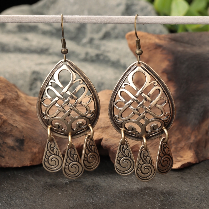 Серьги-амулет Серьги-амулет "Сердечный узел", латунь