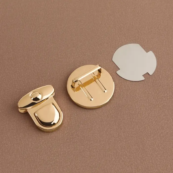 Застёжка для сумки, 3.8×3.8 см, цвет золотой Застёжка для сумки, 3.8×3.8 см, цвет золотой