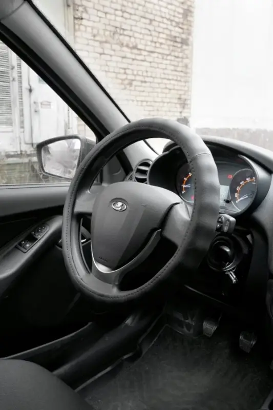 Оплетка на руль (нат. кожа) AVS GL-165L-B (размер L, черный) - Серия "Classic"