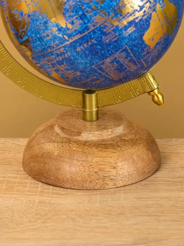 Глобус сувенирный 15х13х21 см, подставка дерево Глобус сувенирный 15х13х21 см, подставка дерево