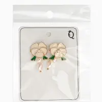 Серьги "Цветок кувшинки", цвет белый в золоте Серьги "Цветок кувшинки", цвет белый в золоте