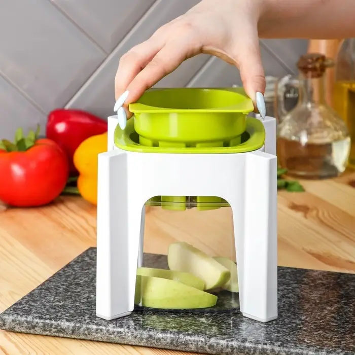 Овощерезка универсальная с контейнером Доляна Fresh Cook, 3 сменные насадки и пушер, 14.5&times;14.5&times;21 см, бело-зелёная