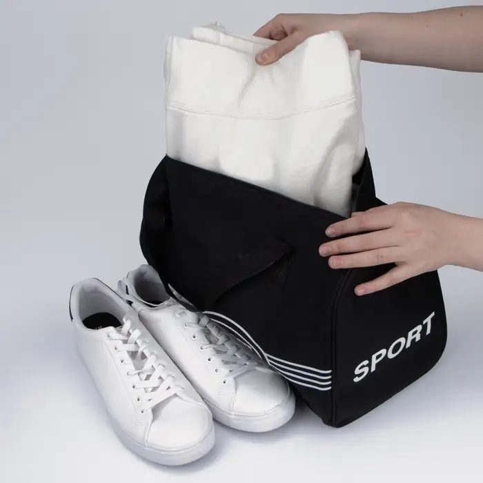 Сумка спортивная на молнии, длинный ремень, средний размер, чёрная