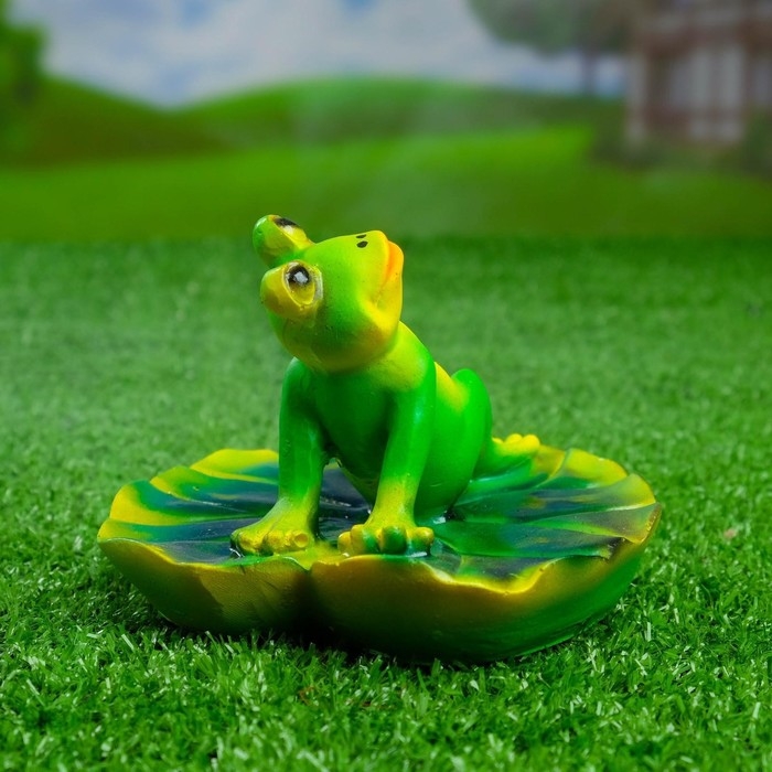 Садовая фигура  Садовая фигура "Лягушка загарает" 15х10см
