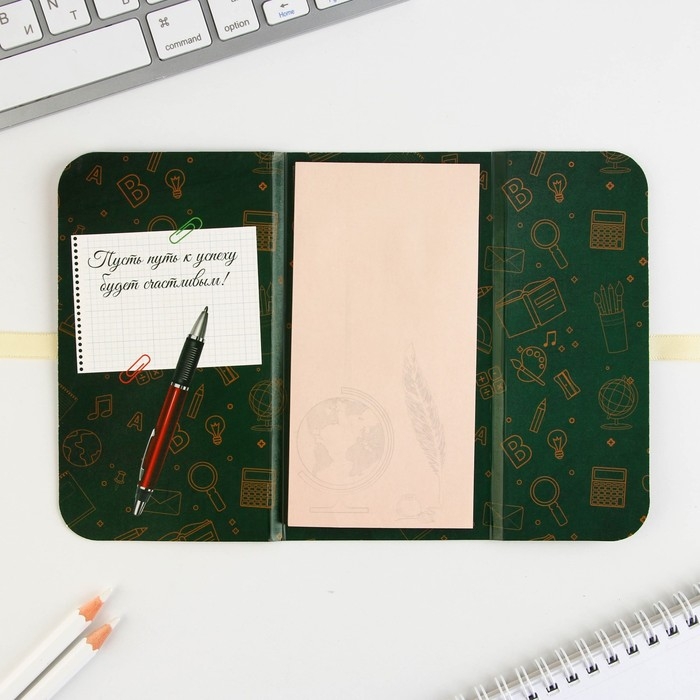 Блок бумаги для записей с липким слоем на выпускной «Выпускнику школы» в открытке с лентой, 30 листов Блок бумаги для записей с липким слоем на выпускной «Выпускнику школы» в открытке с лентой, 30 листов