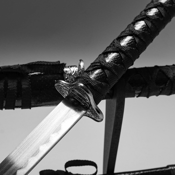 Сув. изделие катаны 2в1 на подставке, ножны кожзам, змея черная 47/70см Сув. изделие катаны 2в1 на подставке, ножны кожзам, змея черная 47/70см