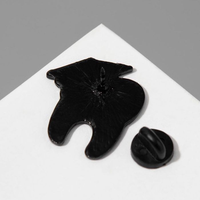 Значок «Зуб» в академической шапочке, цвет чёрно-белый в чёрном металле Значок «Зуб» в академической шапочке, цвет чёрно-белый в чёрном металле