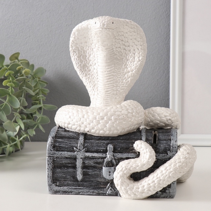 Копилка  Копилка "КОБРА НА СУНДУКЕ "  20 х17 х 12 см.