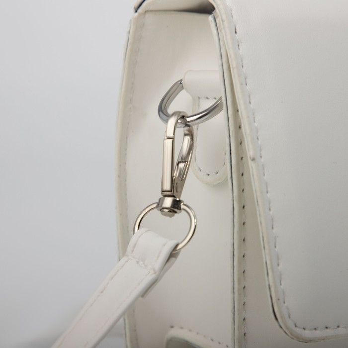 Сумка-мессенджер на клапане, цвет белый Сумка-мессенджер на клапане, цвет белый