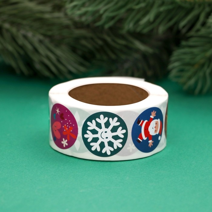 Новый год. Наклейки новогодние в рулоне Новый год. Наклейки новогодние в рулоне "Новогодний праздник", 500 шт, 2,5 х 2,5 см.