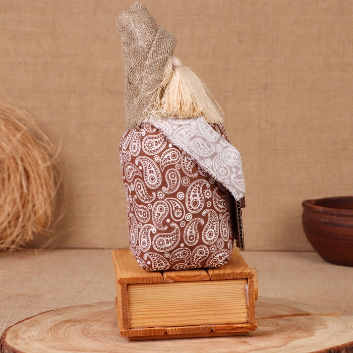 Домовой Домовой "Афанасий с золотом", на сундуке, 28х15х12 см