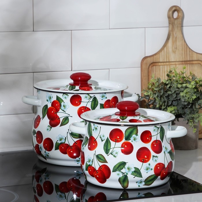 Набор кастрюль «Сочная вишня», 2 предмета: 4.5 л, 5 л, эмалированные крышки, цвет белый